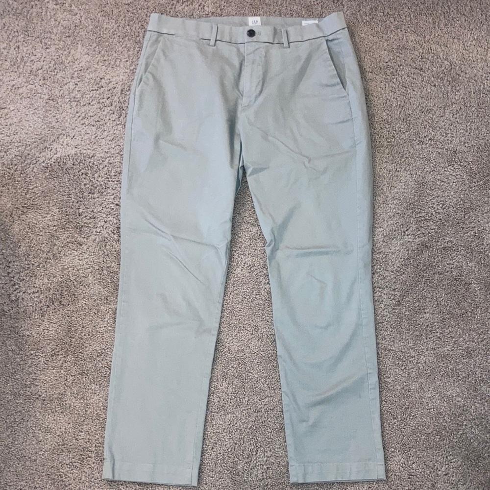 Gap men’s slim pants in light gray color, EUC